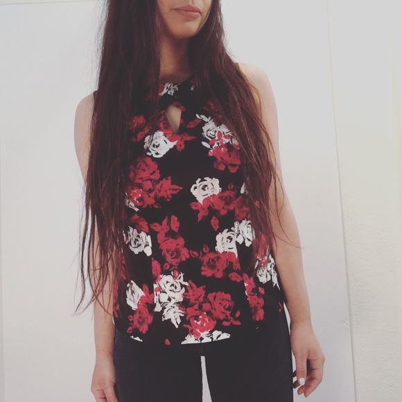 White House Black Market Tops - White House | Black Market Floral Sleeveless Top🖤